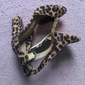 Coconuts by Matisse Leopard print pumps with clasp closure